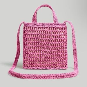 The small transport crossbody: straw edition hot pink